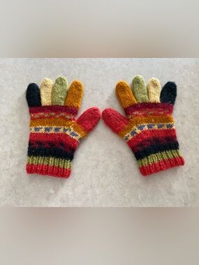 Newari handcrafted in Nepal for
Icelandic design colorful 100% wool gloves